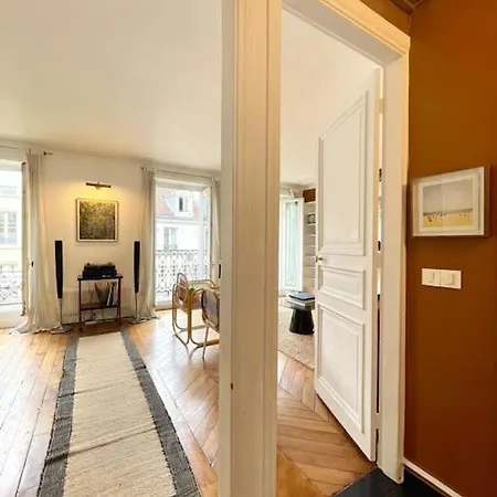 Parishome! Double Balcony, Art & Designer Touches Paris