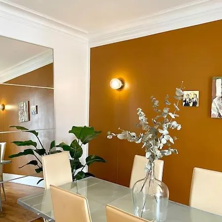 Daire Parishome! Double Balcony, Art & Designer Touches *