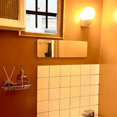 Parishome! Double Balcony, Art & Designer Touches Paris