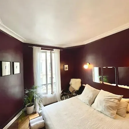 Parishome! Double Balcony, Art & Designer Touches *