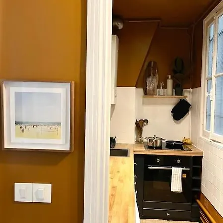 Daire Parishome! Double Balcony, Art & Designer Touches *
