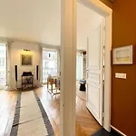 Parishome! Double Balcony, Art & Designer Touches París