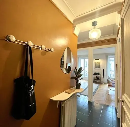 Parishome! Double Balcony, Art & Designer Touches アパート *