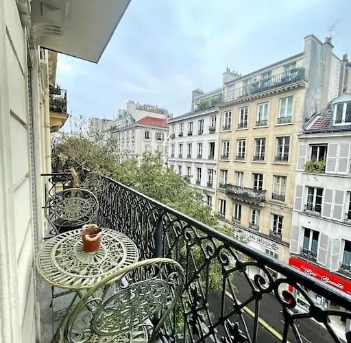 Parishome! Double Balcony, Art & Designer Touches *