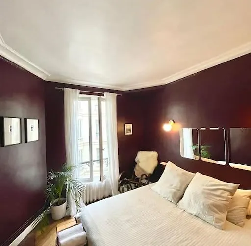 Parishome! Double Balcony, Art & Designer Touches *