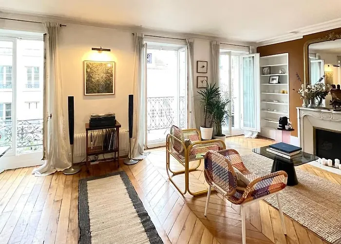 Parishome! Double Balcony, Art & Designer Touches アパート *