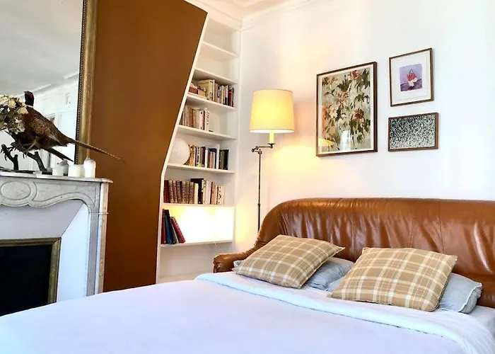 Parishome! Double Balcony, Art & Designer Touches *