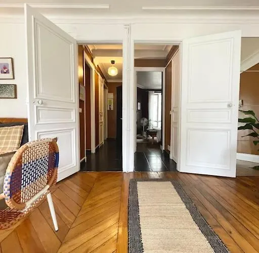 Parishome! Double Balcony, Art & Designer Touches